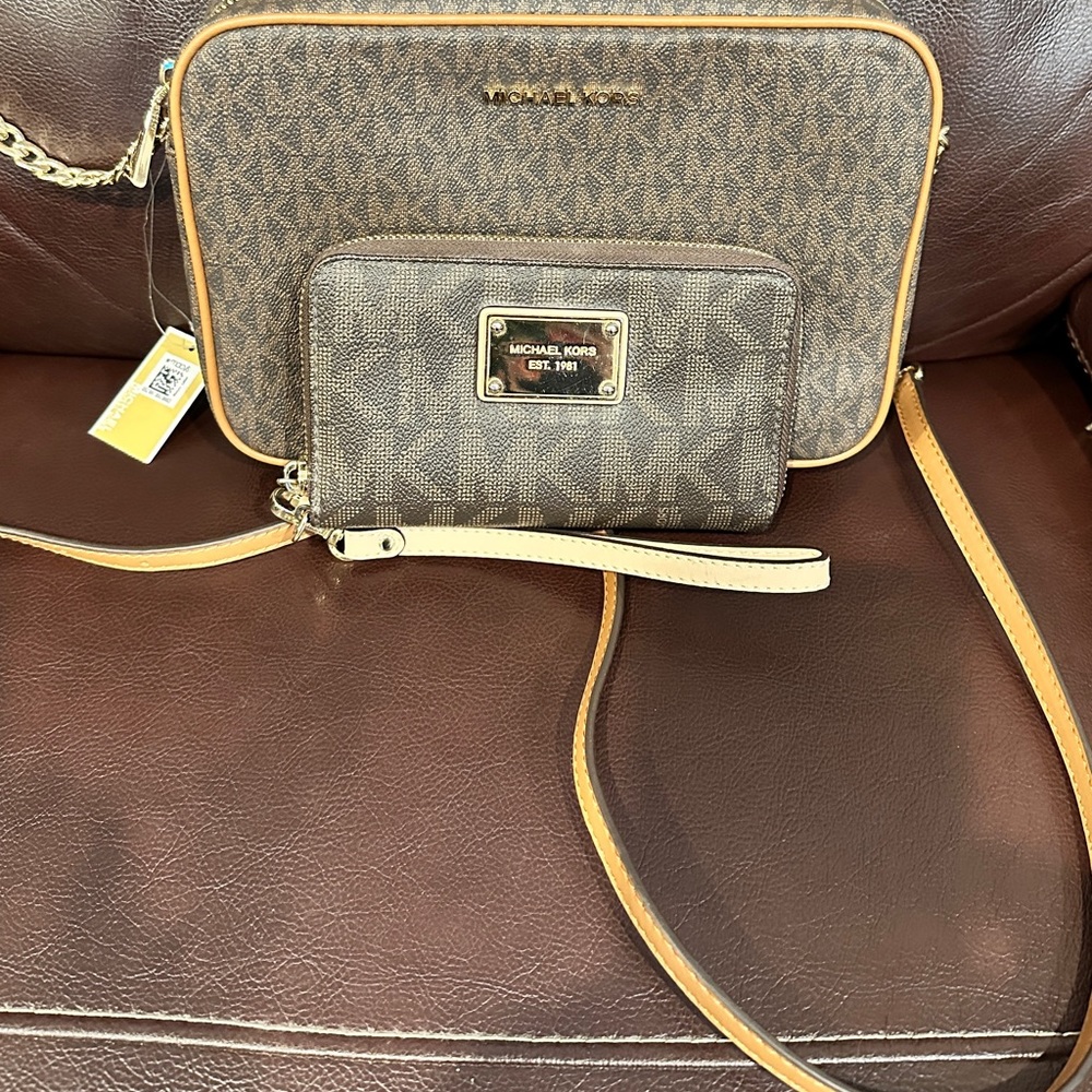 NWT Michael Kors Jet set crossbody & wallet